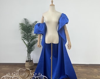 Capas de satén azul rey para bodas, capa de satén espectacular, capa de novia de alta costura, chal abullonado con cola larga, capa de boda con hombros descubiertos.