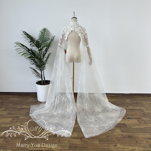 Capa de noiva de fada com mangas esvoaçantes, capa de ombro de casamento dos sonhos, saída de noiva com miçangas, capa de tule com renda floral, topper para vestido de noiva