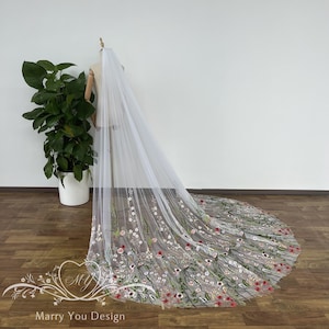 Vintage Floral Lace Wedding Veil,Garden Wildflowers Wedding Veil,Fingertip Wedding Veil,Colorful Tulle Bridal Veil with Comb,Cathedral Veil