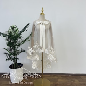 Capa de casamento com estampa de fada floral, capa de ombro elegante para casamento, capa de casamento com renda floral, saída de praia minimalista para noiva, topper de renda floral para casamento