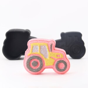 Molde para bombas de baño con forma de tractor, set de bombas de baño DIY, molde resistente, kit impreso en 3D. Idea de regalo divertida para fans de John Deere, niños y aficionados a los coches.