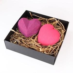 Hearts Bath Bombs Gift set. Lovely gift for loved oneS, to enjoy alone or together. for kids & adults exciting bath time. Top quality ing.