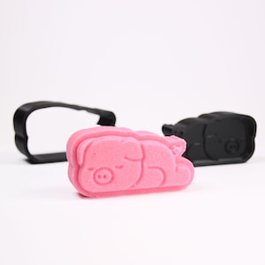 SLEEPY PIGLET Bath Bomb Mold, DIY original Pig BathBombs Set 3D Printed Kit, Cute Gift Idea for Mom&#39;s & Kids