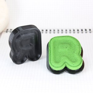 Molde de bomba de baño con letra 'R', juego de bombas de baño ABC DIY, molde de alta resistencia, kit impreso en 3D. Divertida idea de regalo educativo para madres, hijas y niños.