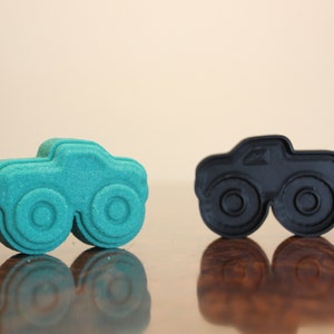 Monster Truck 3.5 inches Bath Bomb Mold, DIY BathBombs Set, Heavy-Duty Mould, 3D Printed Kit. Fun Gift Idea for Sports Fans Kids & Car fans