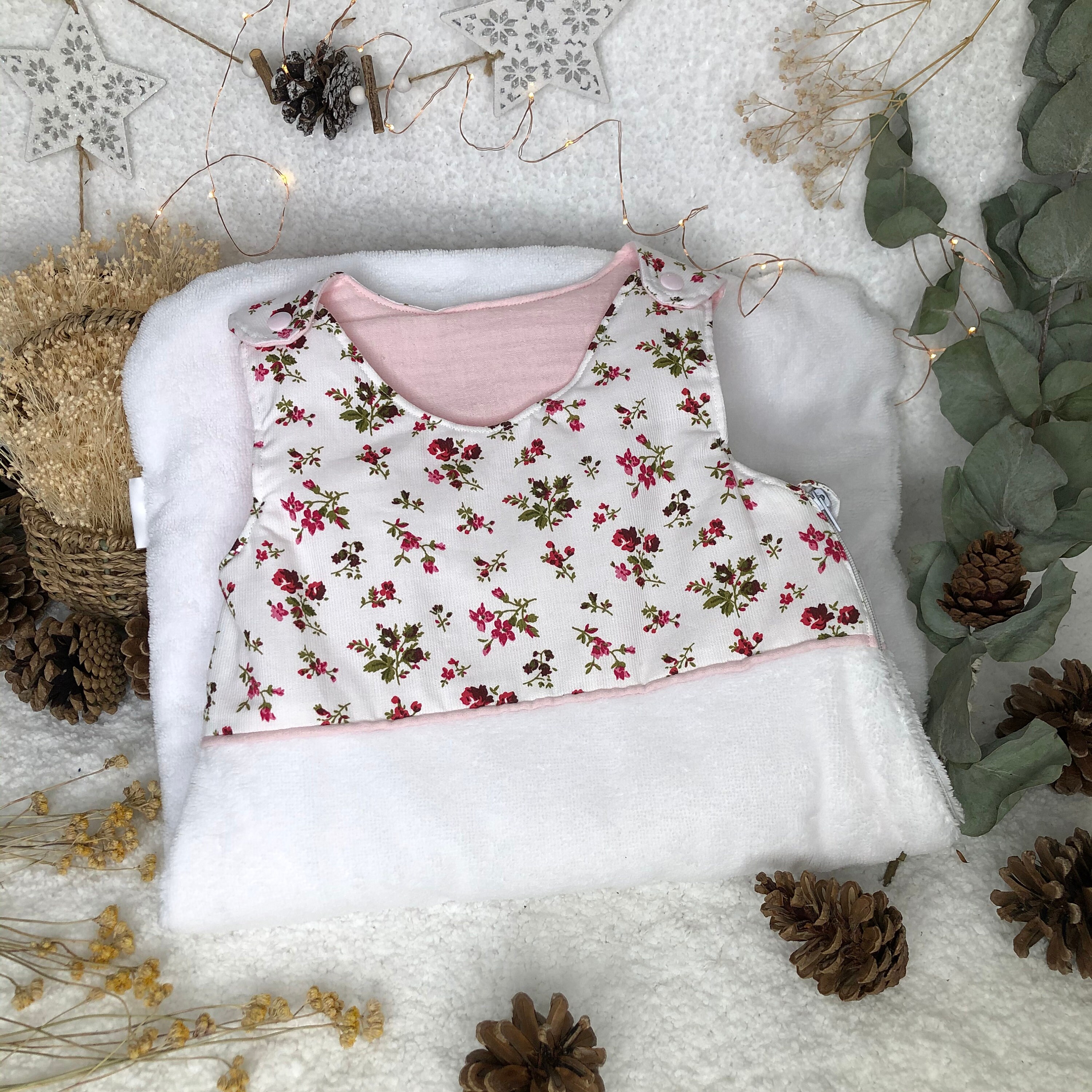 Gigoteuse d'hiver Molletonnée 0-6 Mois - Blanche Motif Floral Tons Rouges