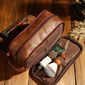 Trousse de toilette personnalisée en cuir, trousse de toilette gravée, cadeau pour garçon d'honneur, cadeau de Noël pour lui, trousse de toilette de voyage