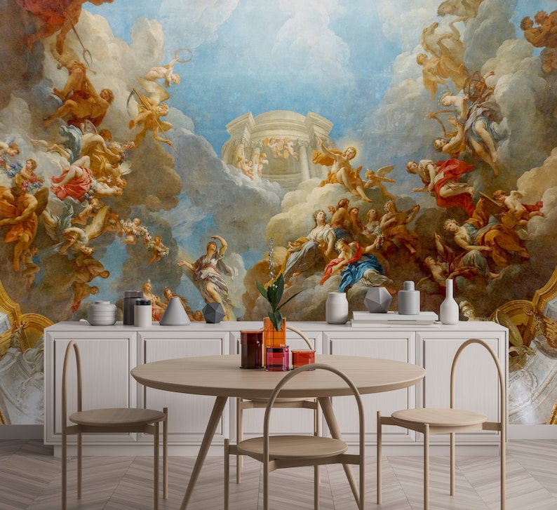 Pu&ograve; includere: Un murale colorato che rappresenta una scena di angeli e cherubini in un cielo pieno di nuvole. Il murale &egrave; dipinto in stile classico e presenta una variet&agrave; di figure, tra cui una figura centrale di una donna con le ali. Il murale &egrave; esposto su una parete in una sala da pranzo con un tavolo e sedie.