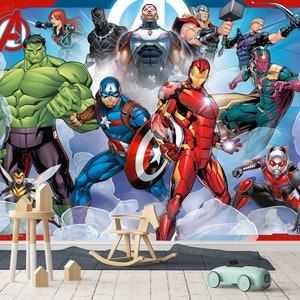 Könnte beinhalten: Eine farbenfrohe Illustration mit verschiedenen Superhelden der Avengers, darunter Hulk, Iron Man, Captain America, Thor, Black Widow, Hawkeye, Vision, Ant-Man und Falcon. Die Figuren sind in Action-Posen vor einem wolkenverhangenen Hintergrund dargestellt.