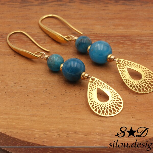Boucles d'oreilles avec perles en apatite bleue, crochet doré à l'or fin et breloque en filigrane en acier inoxydable