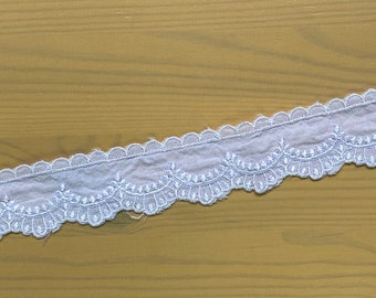 Classic vintage white scalloped edge cotton embroidered lace trim, 1 3/8" 3.5cm wide