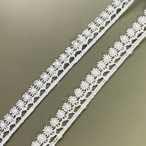 Glänzender floraler Rand aus Viskose-Venedig-Spitze, 1,4 cm breit, Guipure-Spitze, chemische Spitze, Elfenbein, Weiß
