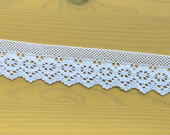 Ribete de encaje de ganchillo de algodón Cluny con borde de picot ovalado, 1 1/2" de ancho, color blanco roto
