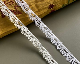 Narrow glistening eyelash venise lace trim, 1/2" 1.3cm wide, Ivory, White, Guipure Lace, Chemical Lace, Scalloped edge lace, Polyester lace