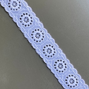 Daisy Floral scalloped edge cotton eyelet lace trim, 1 3/4&quot; (2.8 cm) wide, Broderie anglaise, Off White