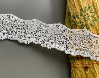 Exquisite beige boho rayon guipure lace trim, 2 5/8" 6.5cm wide, Victorian lace, vintage lace