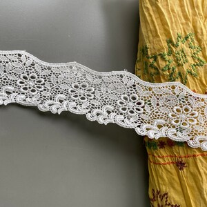 Exquisite beige boho rayon guipure lace trim, 2 5/8&quot; 6.5cm wide, Victorian lace, vintage lace