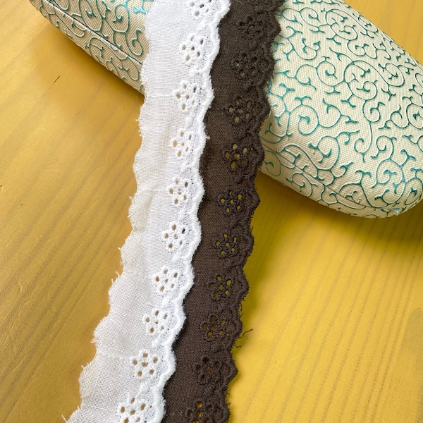 Small daisy scallop cotton eyelet lace trim, 7/8" 2.2cm wide, Off white, Brown, Boho lace