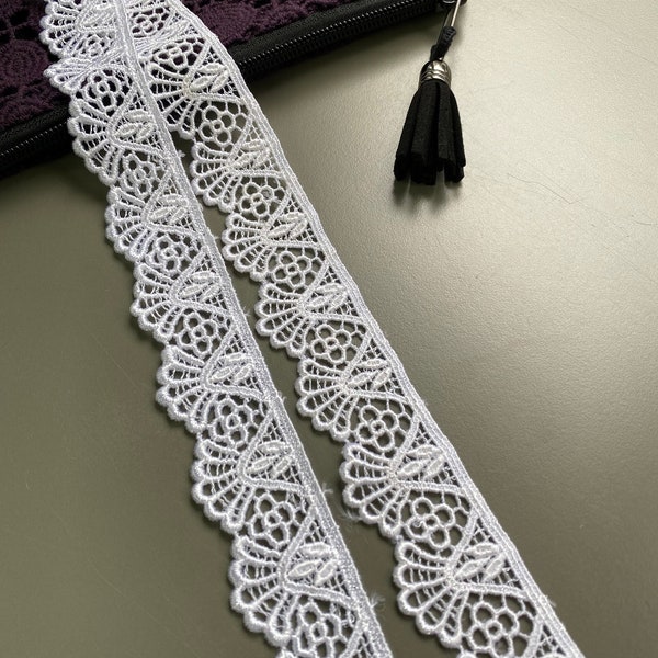 Victorian style flower scalloped edge rayon venice lace trim, 1 1/8" 3cm wide, Guipure lace, Chemical lace, White, Ivory