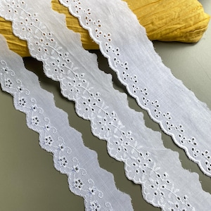 Floral scalloped edge broderie anglaise trim with wide seam allowance, 1 5/8&quot; 2 1/8&quot; (4 cm 5.5 cm) wide, White, Cotton eyelet lace