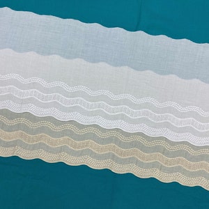 Bordure en dentelle à oeillets de broderie anglaise de coton festonnée et à larges pois, 23,5 cm 9 1/4 po. 9 5/8 po. 24,5 cm de large, beige, ivoire