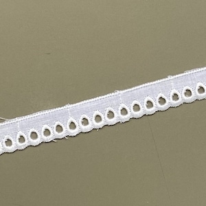 Hollow out circle scalloped edge cotton eyelet lace trim,  9/16" 1.5cm wide, Ivory, White