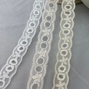 Vintage Blumen doppelt gewellt Saum Perlen bestickt Tüll Spitzenbesatz, Rayon, 7/8 "breites, Weiß Creme Elfenbein