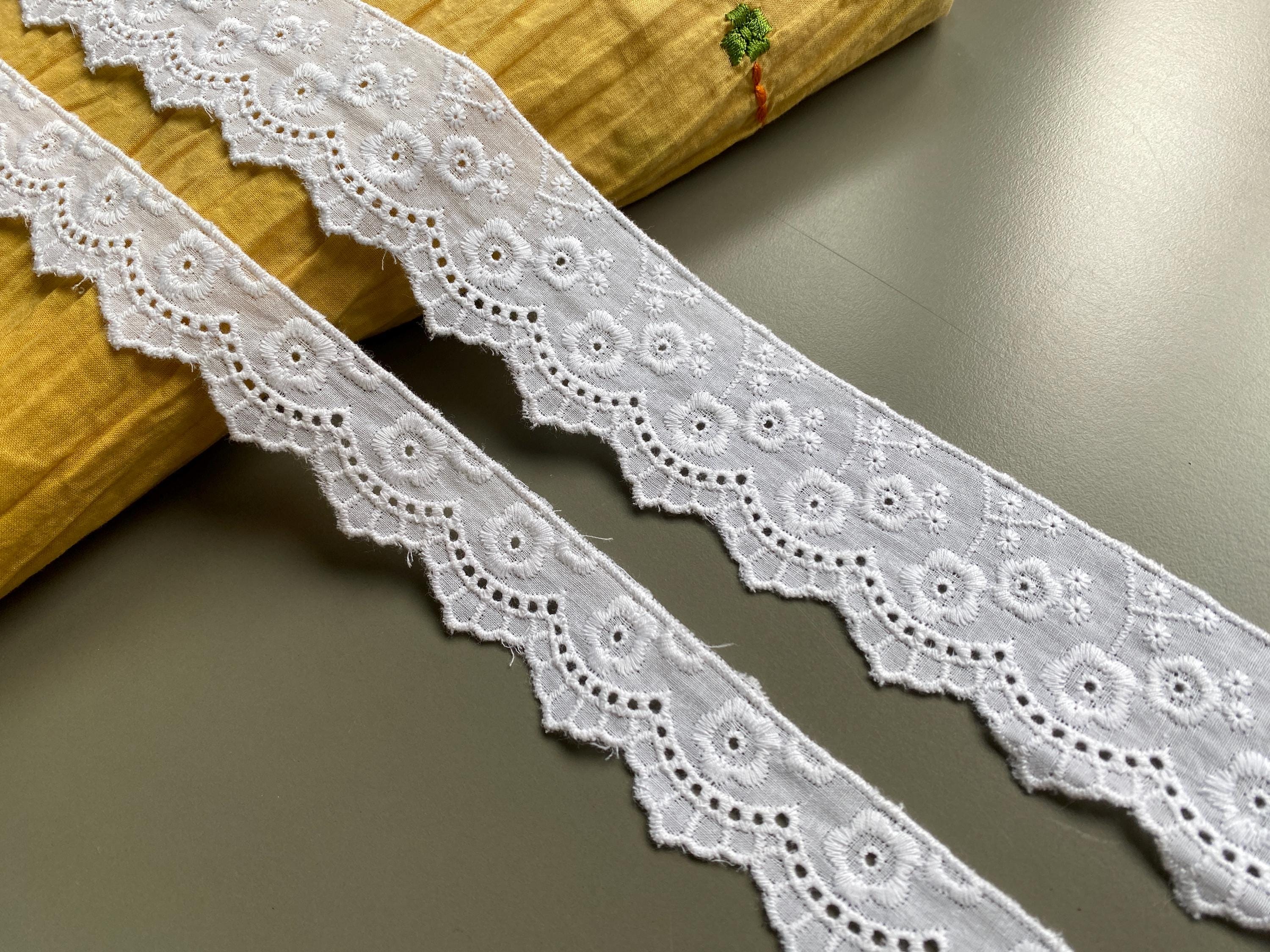 Off White Poppy Flower Scalloped Cotton Eyelet Lace Trim, 1