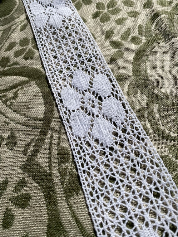 Daisy Insertion Cotton Cluny Crochet Lace Trim, 2 1/8