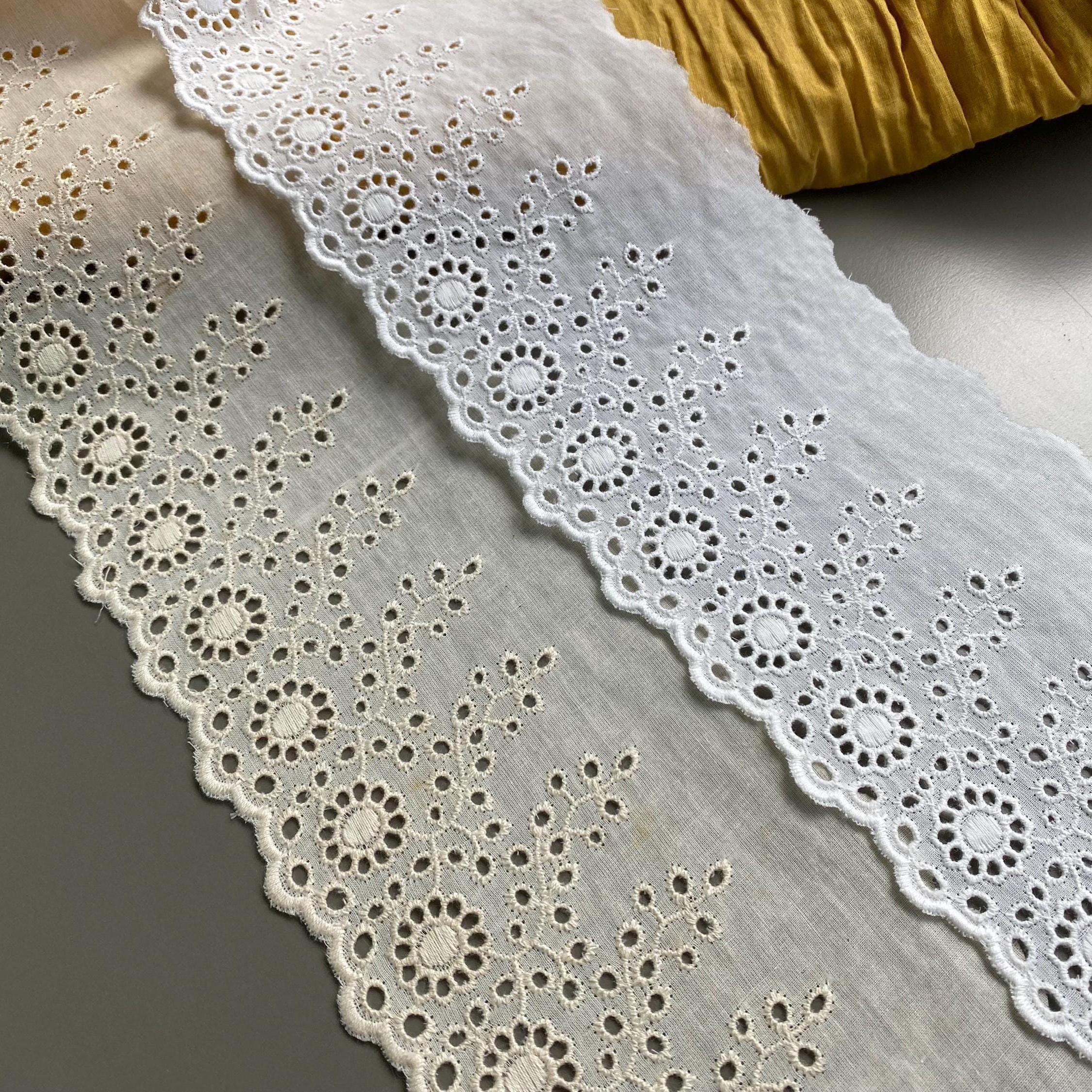 Wide Daisy Floral Scalloped Edge Cotton Eyelet Lace Trim, 3 1/2