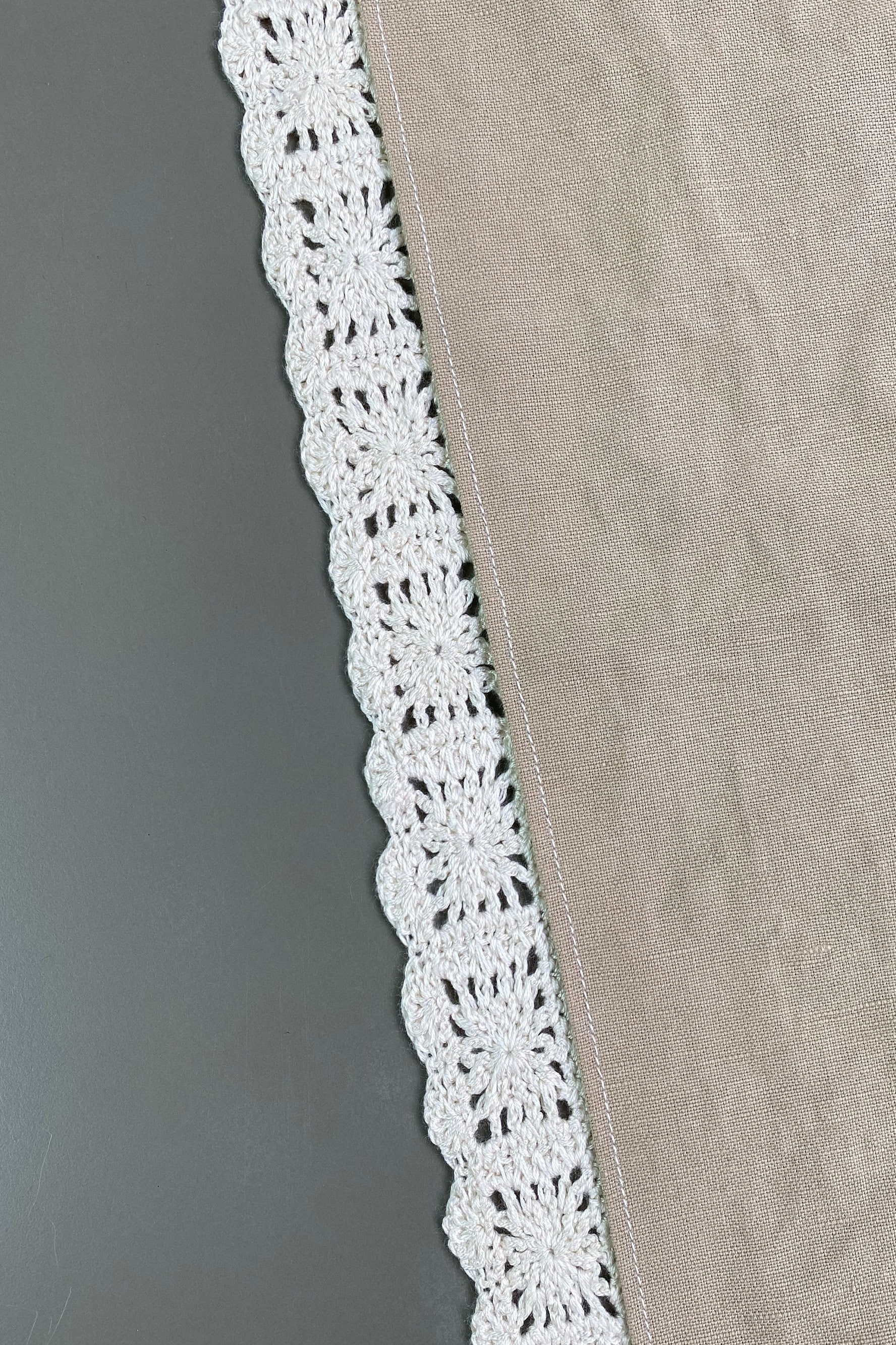 Vintage Scalloped Handmade Crochet Lace Trim, 1 1/2