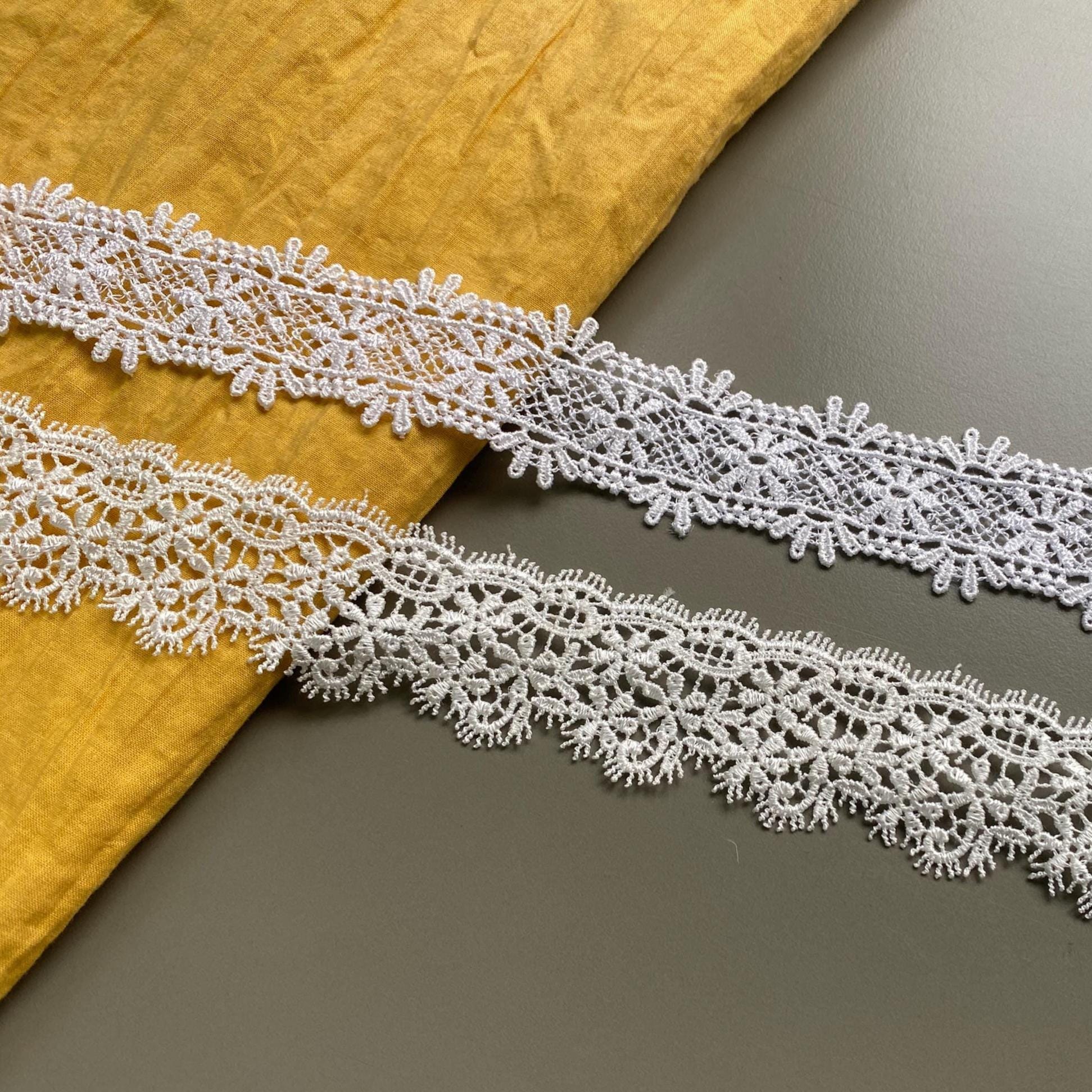 Off white floral eyelash venise lace trim, 1 1/4" 1 3/8" (3.2 cm 3.5cm) wide, Guipure Lace, Double scalloped edge lace, Polyester lace