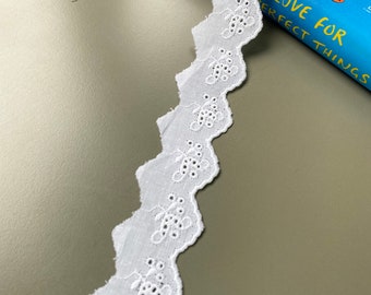 Exquisite white floral scalloped cotton eyelet lace trim, 1 5/16" 1 5/8" 3.3cm 4cm wide, Broderie anglaise