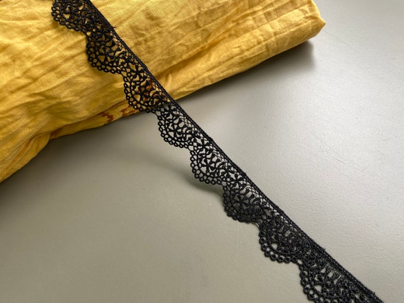 黒の花柄サークルエッジ ヴェニスレーストリム、幅 7/8 インチ 2.3 cm