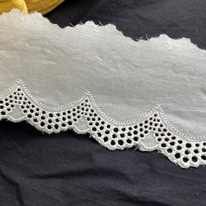 1.5 yards classic scalloped broderie anglaise cotton eyelet lace trim with rayon thread, 3 1/2&quot; 9cm wide, Ivory