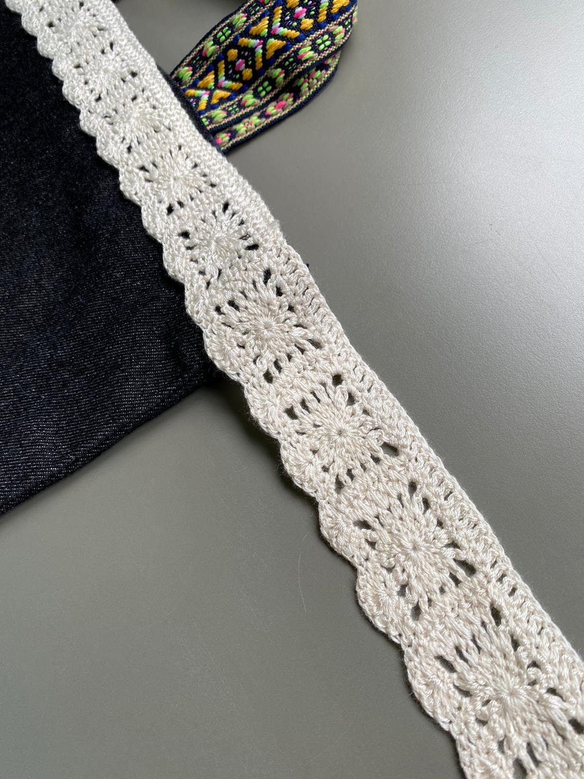 Vintage Scalloped Handmade Crochet Lace Trim, 1 1/2