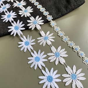 Two-tone blue daisy guipure lace trim, 11/16&quot; 2&quot; (1.8 cm 5 cm) wide, Blue/ White, Blue/ Ivory, Boho lace, Polyester lace
