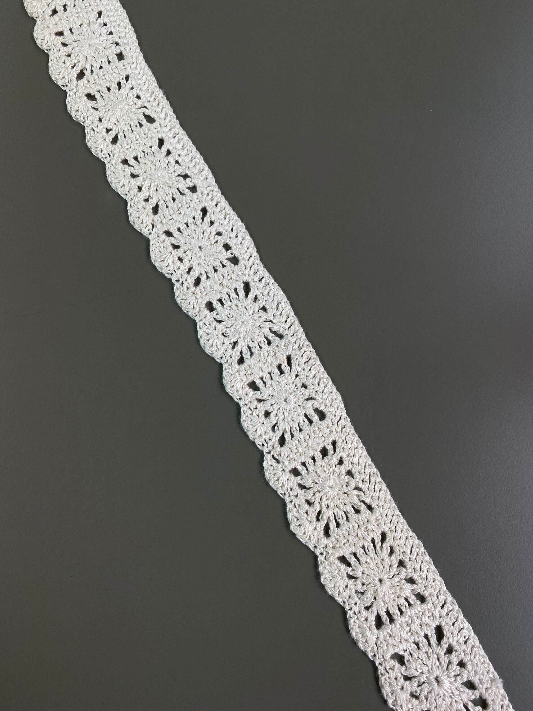 Vintage Scalloped Handmade Crochet Lace Trim, 1 1/2