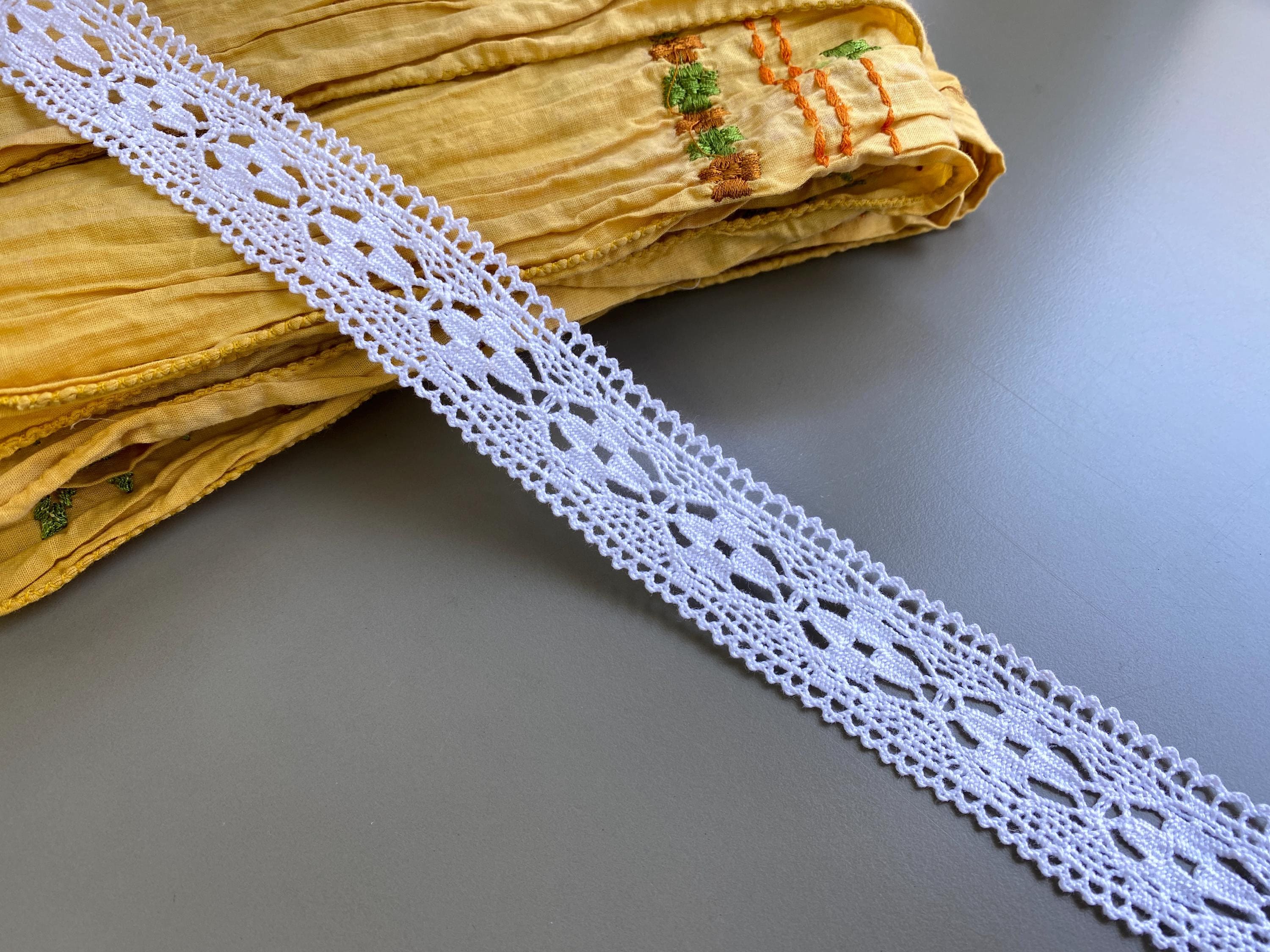 White Floral Double Scallop Cotton Cluny Lace Trim, 1 3/16