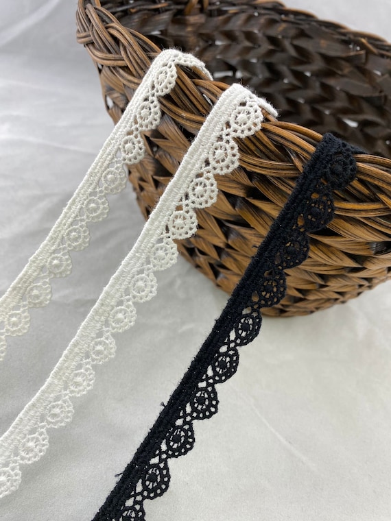 Gold Metallic Flower Design Cotton Embroidery Lace Trim for Fancy Garment -  China Lace and Cotton Lace Trim price
