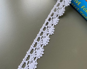 Retro scalloped edge cotton cluny crochet lace trim, 15/16" wide, Off white