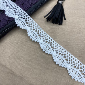 Ivory Scalloped Edge Cotton Cluny Crochet Lace Trim, 7/8&quot; wide