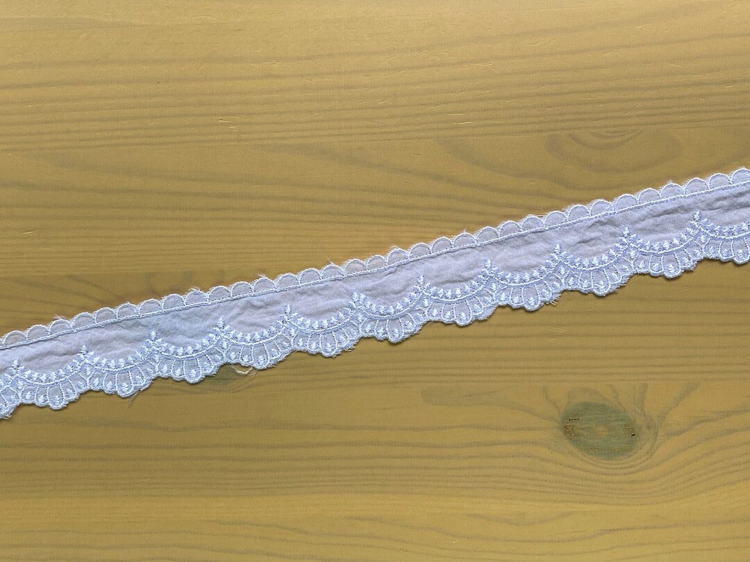 クラシックなヴィンテージホワイトスカラップエッジコットン刺繍レース