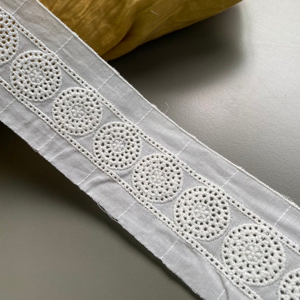 1.65 yards (1.5 m) Circle floral entreduex cotton eyelet lace trim, 2 1/4" 5.5cm wide, Broderie anglaise, Ivory