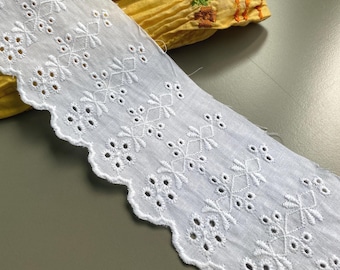 White vintage boho cotton scalloped edge eyelet lace trim, 2 3/4" (7 cm) wide, Broderie anglaise
