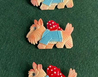 Épingle ou broche pour terrier Mid-Century en plastique.