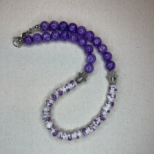 Collier violet en perles de verre