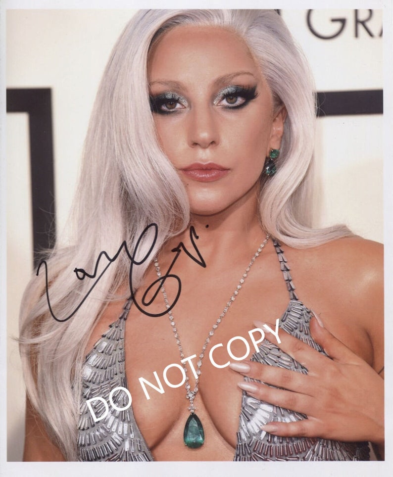 Lady Gaga 8 x10 20x25 cm Autographed Hand Signed Photo image 1