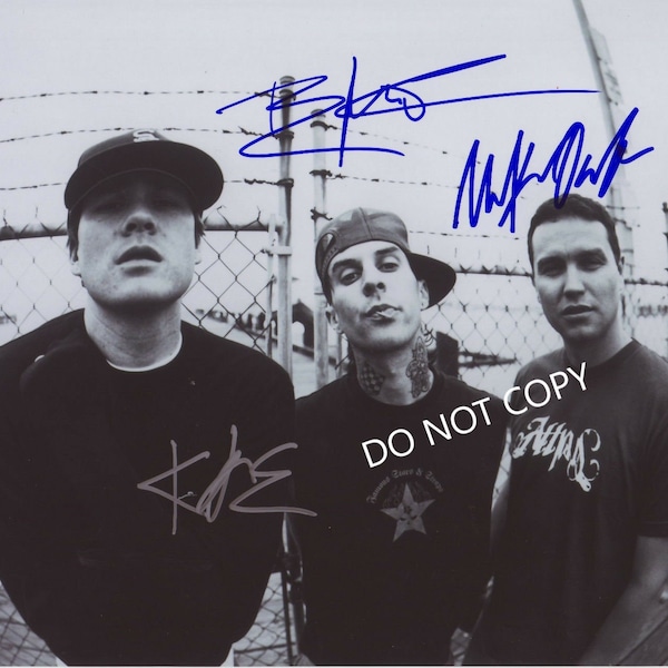 BLINK 182   8 x10" (20x25 cm) Autographed Hand Signed Photo