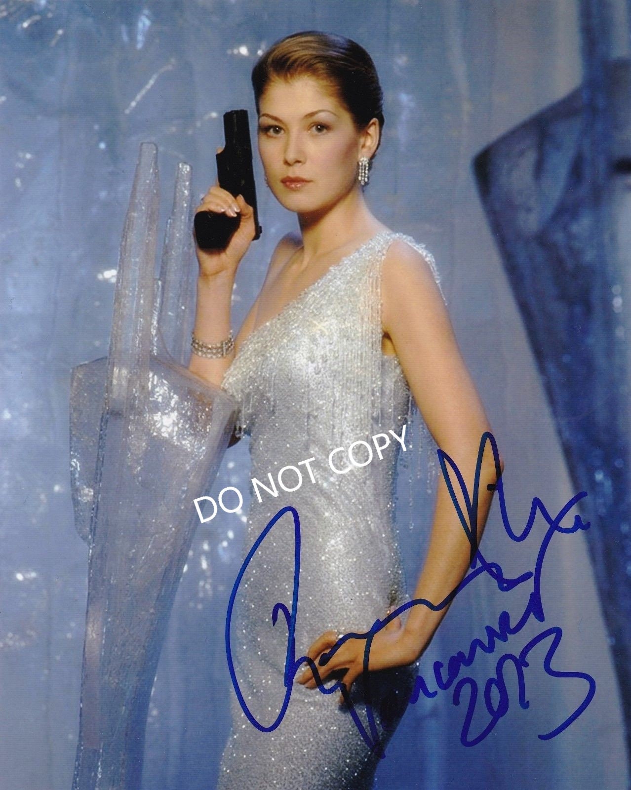 Rosamund Pike JAMES BOND 8 X10 20x25 Cm Autographed Hand Signed Photo
